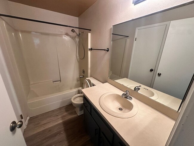 Building Photo - Charming Bellevue Rental – Available May 1st!