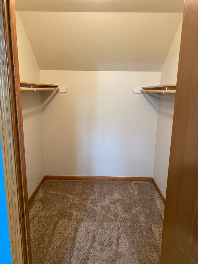 Large Closets - 2537 Deerfield Dr
