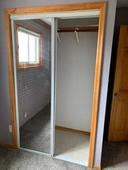 Building Photo - 2237 Hampshire Ave S