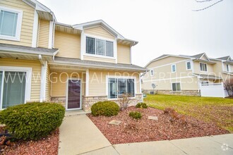 Building Photo - 3 Bedroom 2.5 Bathroom Townhome in West De...