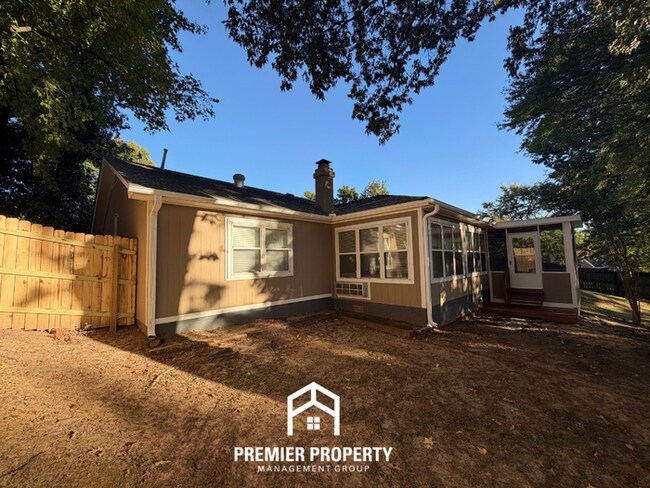 Building Photo - 3955 Castile St