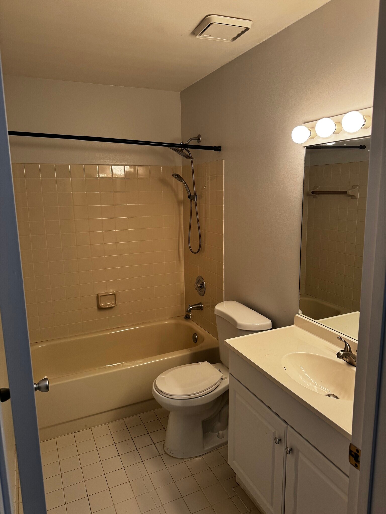 Building Photo - 7115 SW 42nd Ct