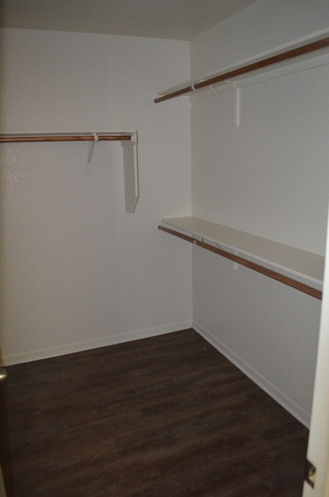 Building Photo - 400 Elbert Ln