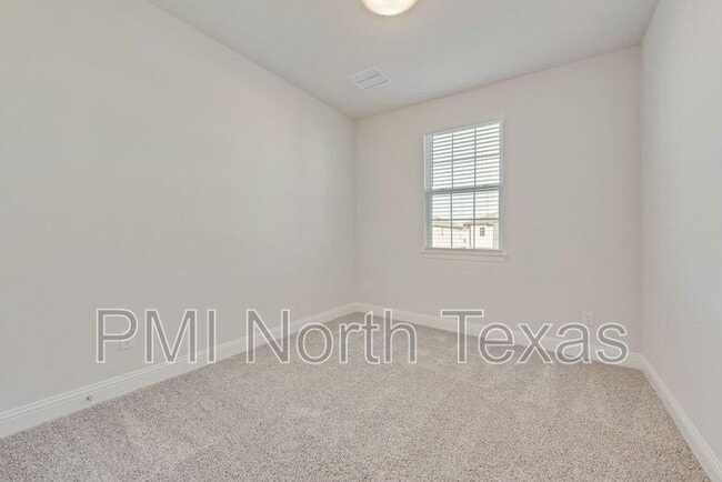 Building Photo - 805 Portina Dr