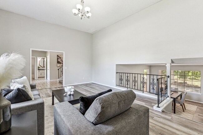 Building Photo - 4 bed, 3 bath home in OKC, OK