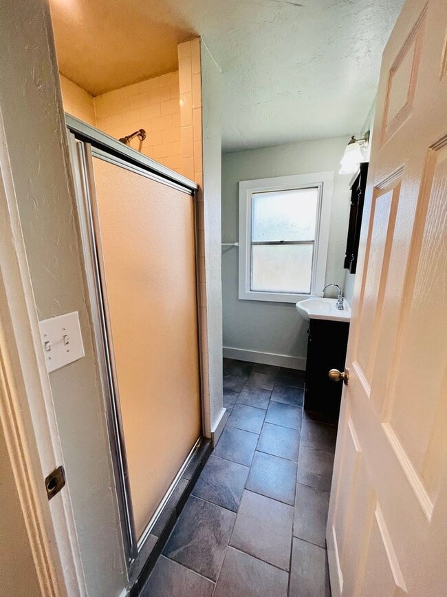 Building Photo - Updated 1BD 1BA Duplex in Mesta Park!