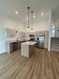 Building Photo - 3 Bed 3 Bath Townhome
