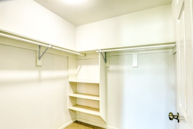 Building Photo - 607 Rosewood Dr