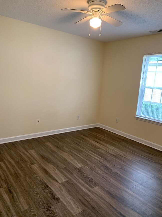Building Photo - 314 Hillsdale Dr