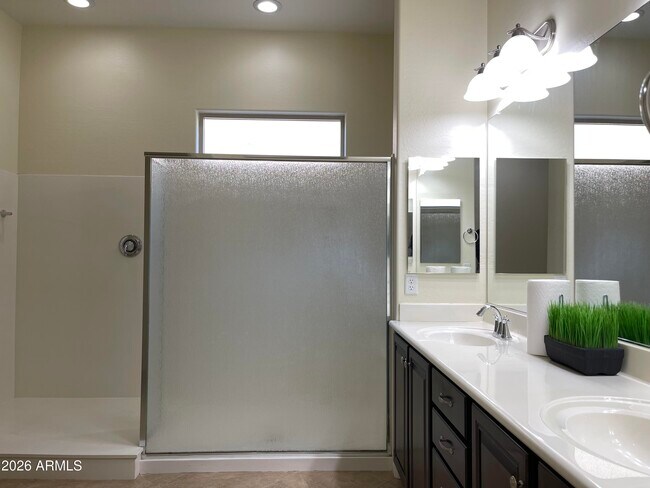 Building Photo - 2208 E Indian Wells Dr