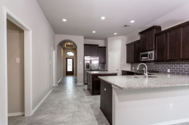 Building Photo - Comfort Meets Style – 3BR/2BA Home in Manor!