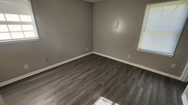 Building Photo - 4 BR / 2.5 BA Single family home