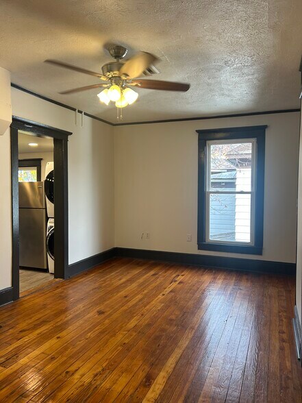 Living room - 407 Collicello St