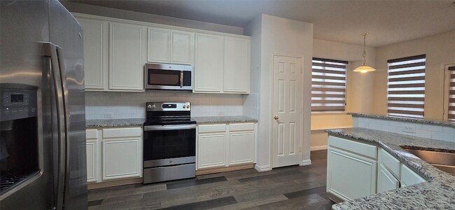 Building Photo - 818 Green Pond Dr