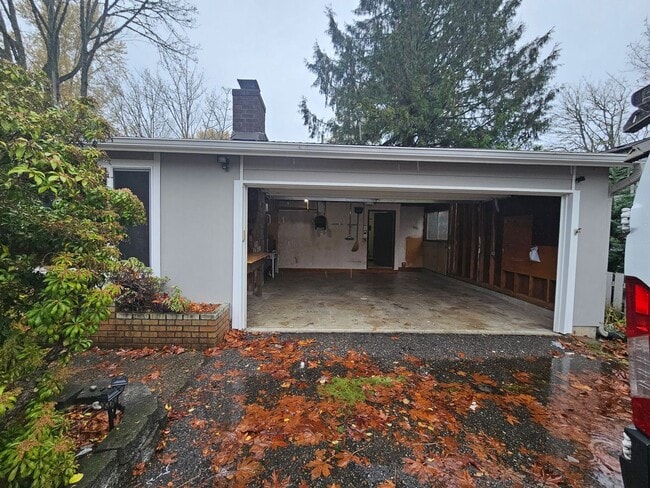 Building Photo - 3 Bedroom 1.5 Bathroom Single Family Home ...