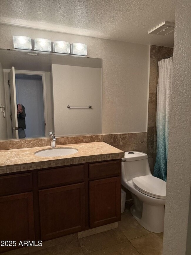 Building Photo - Newly renovated! 2 BED CONDO AT SOSSMAN & MAIN!