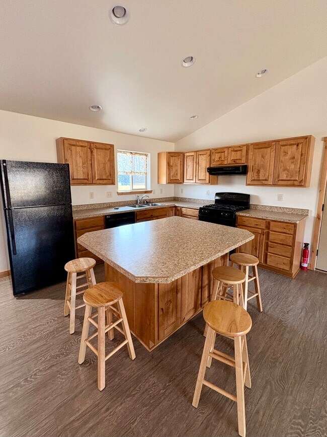 Building Photo - 6963 Green Meadow Dr