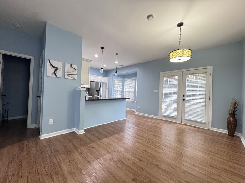 Building Photo - 5495 Hampton Ct