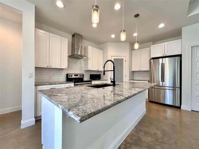 Building Photo - 2406 Newton Dr