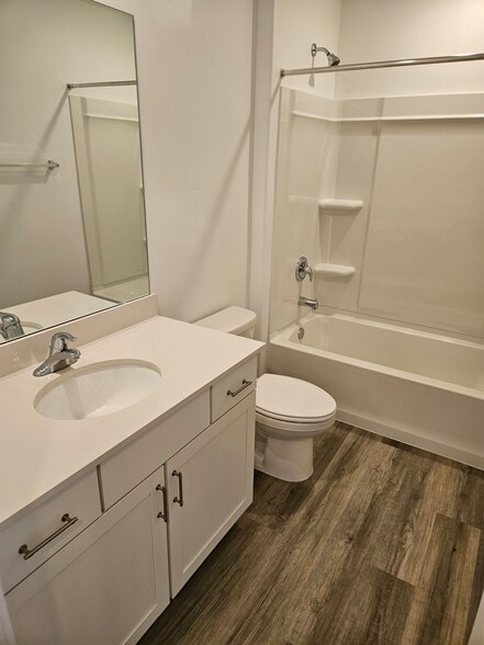 Building Photo - 3320 E Elkhorn Ln