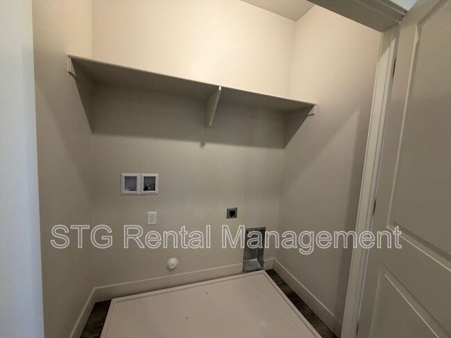 Building Photo - 1010 S 4380 W