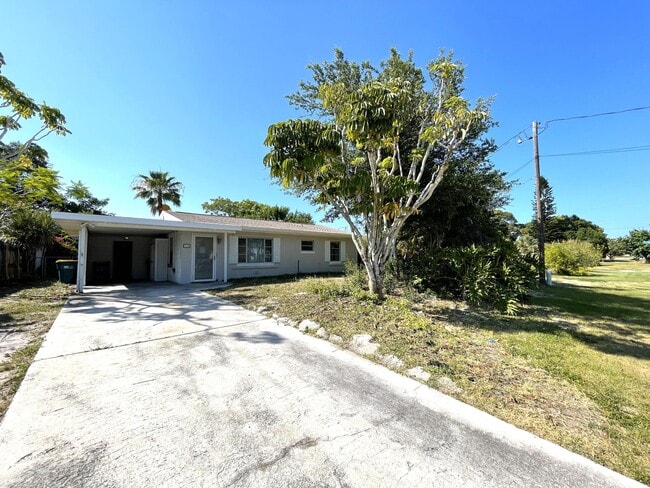 Primary Photo - 114 Orchid Blvd
