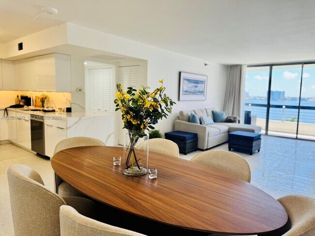 Building Photo - 19101 NE 36th Pl