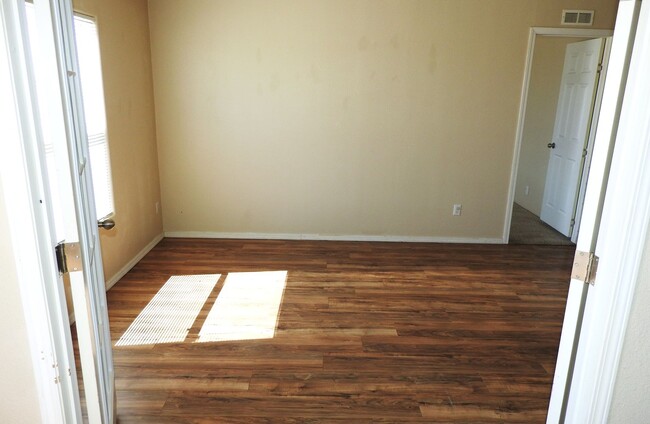 Building Photo - Your Country Living Retreat Awaits