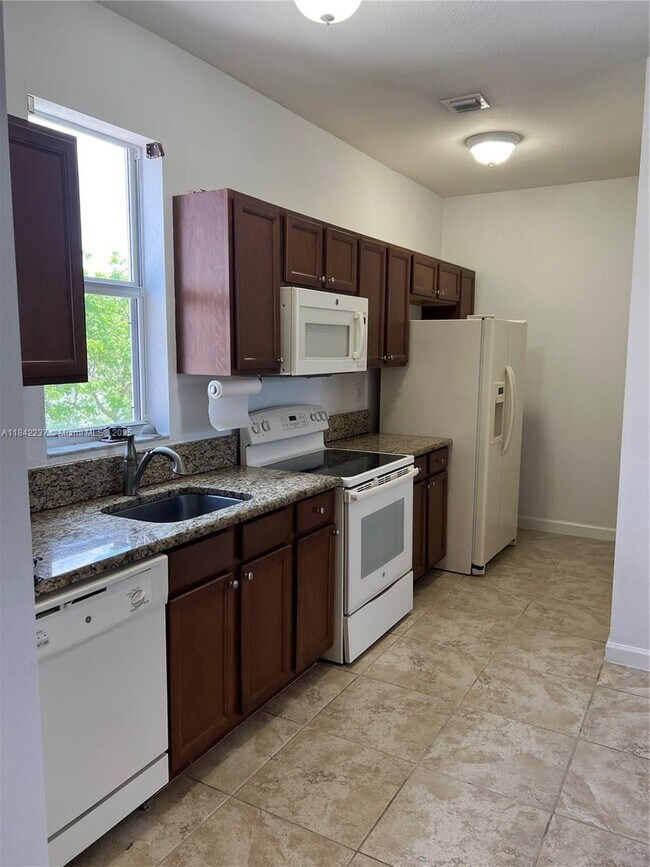 Building Photo - 9131 SW 172nd Ave