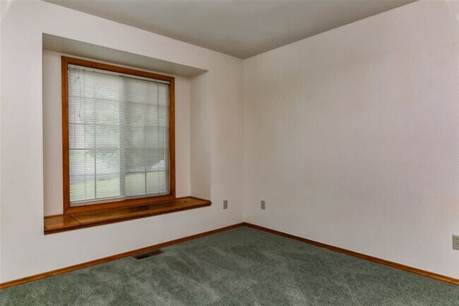 Building Photo - 3177 E Stone Point Dr