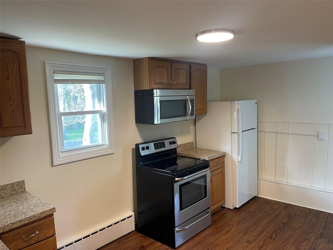 Building Photo - 174 Mills Pond Rd