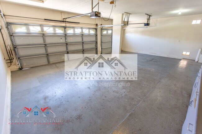 Building Photo - 960 E Constitution Dr