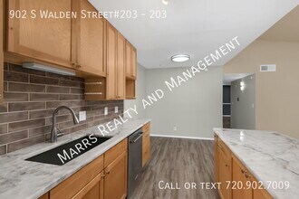 Building Photo - 902 S Walden St