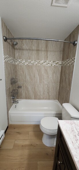 Building Photo - 9330 Holly Dr