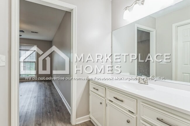 Building Photo - 212 Kemsing Rd