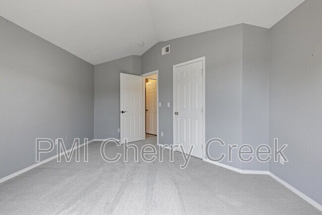 Building Photo - 8757 E Dry Creek Rd