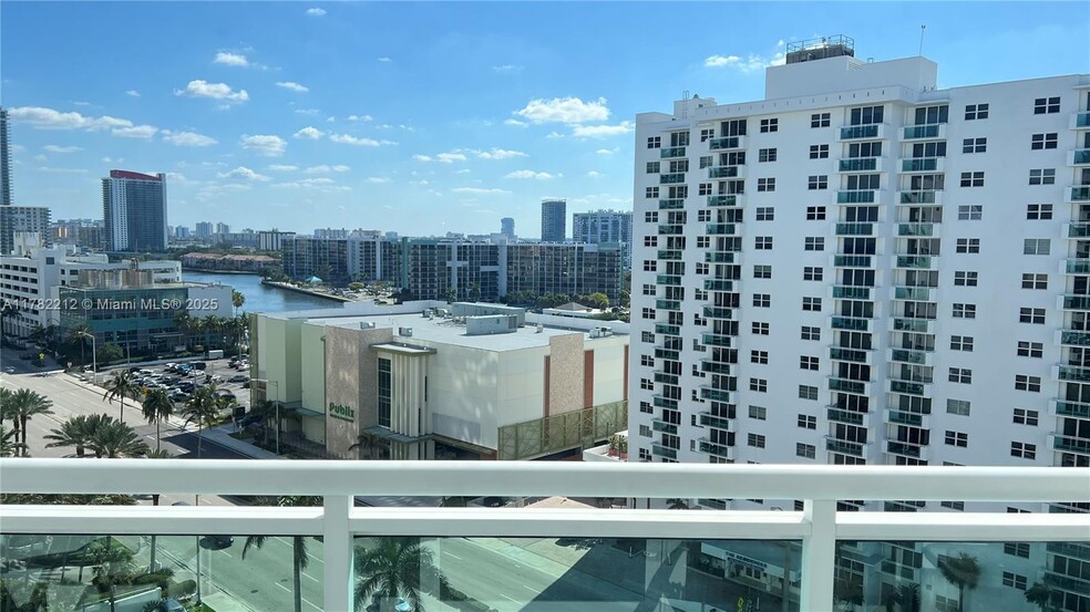 Building Photo - 3001 S Ocean Dr