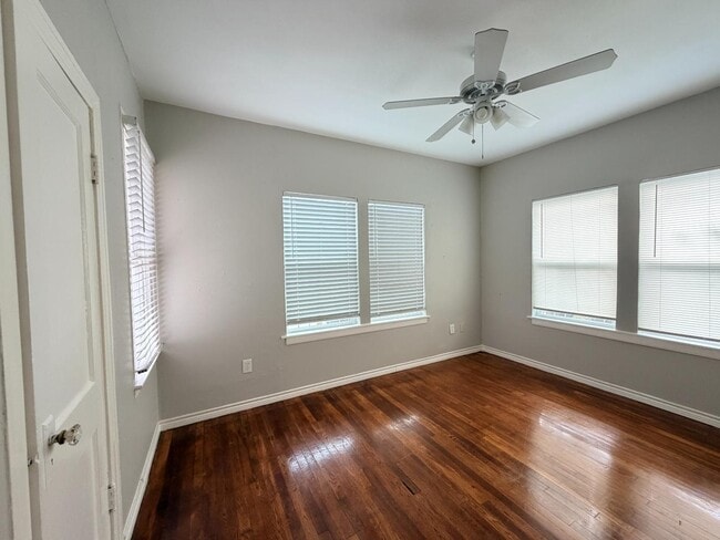 Building Photo - 2238 N Interstate 35