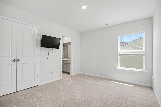 Building Photo - 2223 Blue Crane Cir