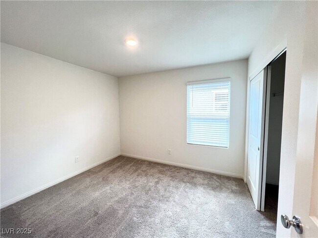 Building Photo - 7012 Sylmar Ave