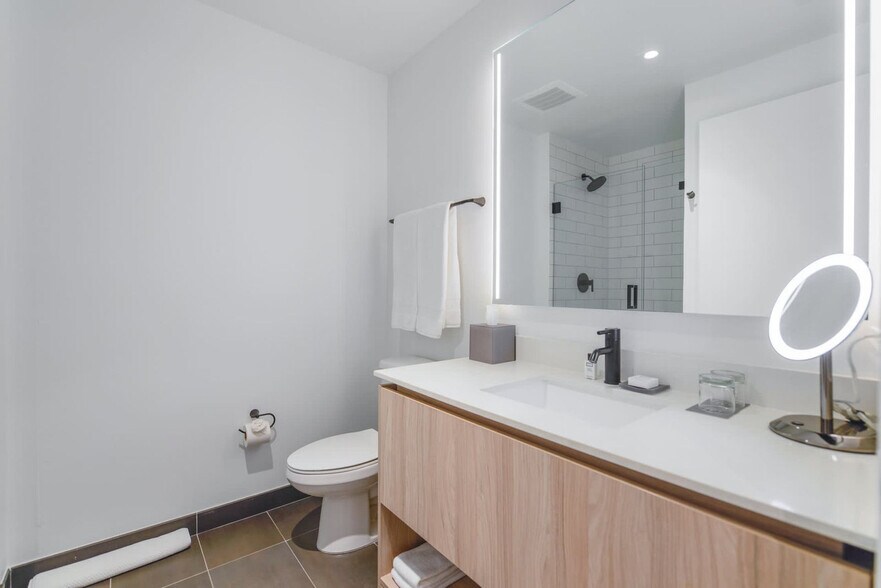 Building Photo - 398 NE 5th St