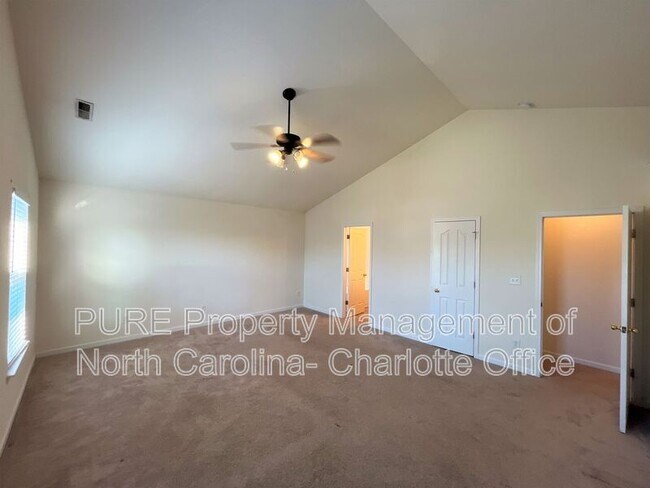 Building Photo - 4803 Sunburst Ln