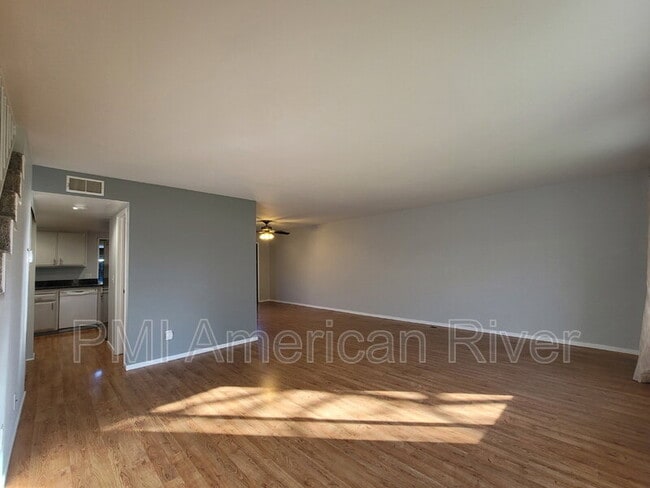 Building Photo - 3127 Vía Grande