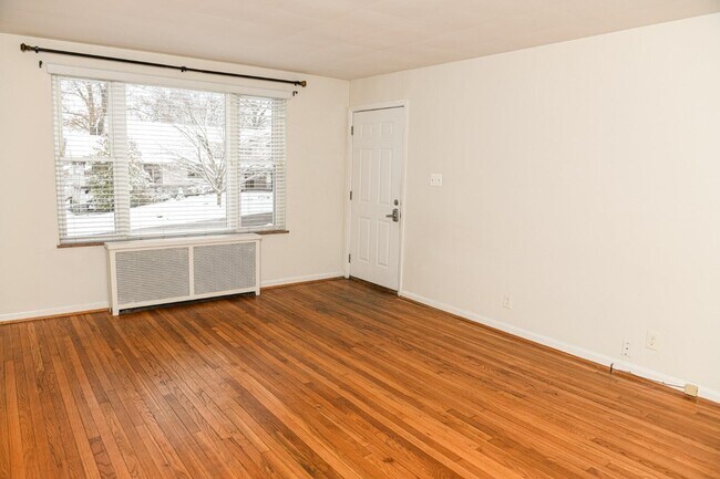 Building Photo - 27 Sunnymede Dr