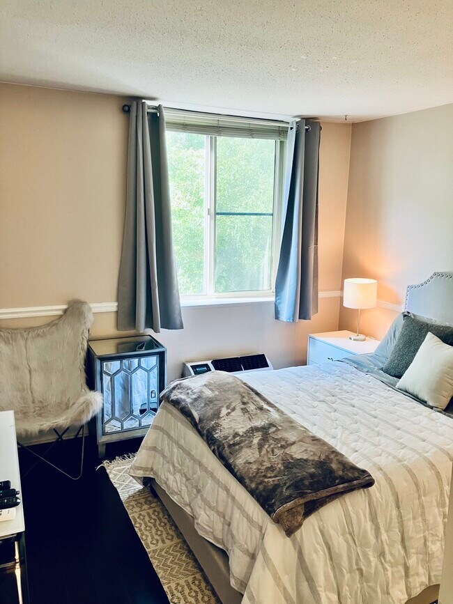 Building Photo - 1339 N Dearborn St