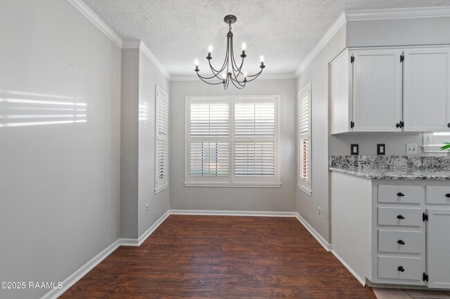 Building Photo - 115 Meadow Glen Dr