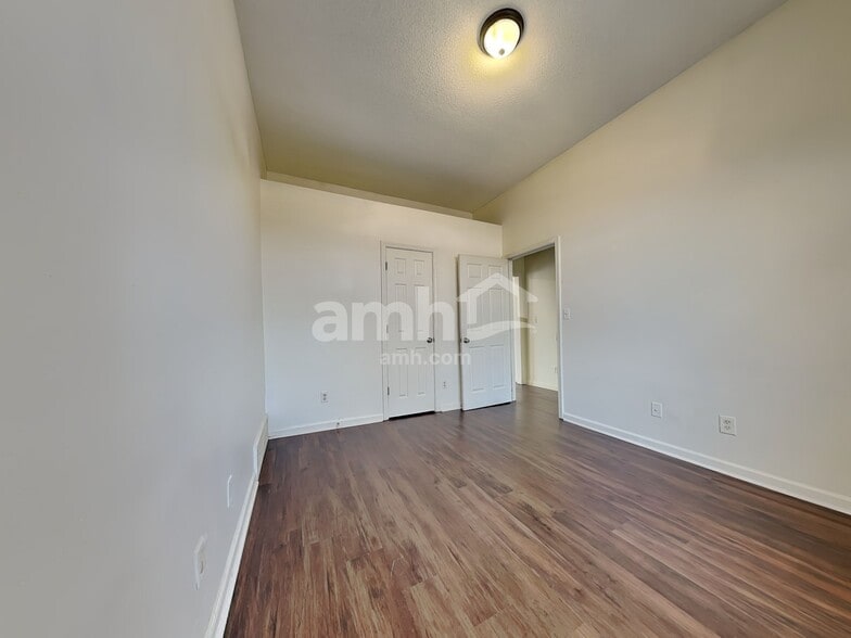 Building Photo - 4920 Misty River Rd