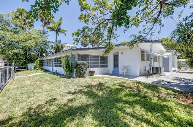 Building Photo - 2041 Coral Reef Dr
