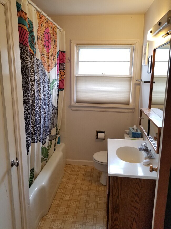 Building Photo - 411 W Arthur St