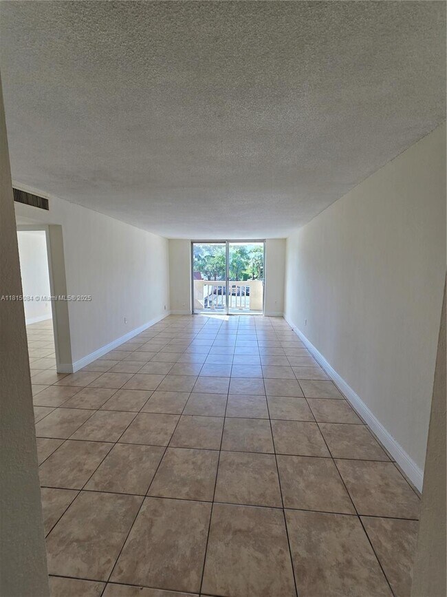 Building Photo - 1800 Sans Souci Blvd